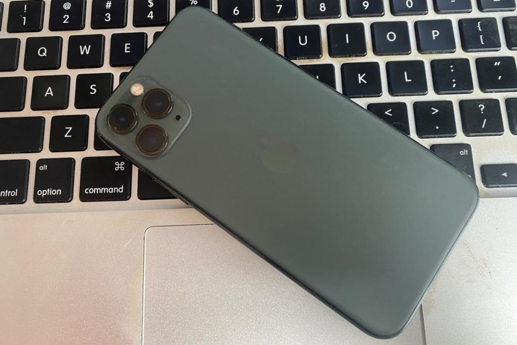 Memang Bisa Ganti Baterai iPhone Inter? Ini Jawaban Lengkap dan Rincian Biayanya